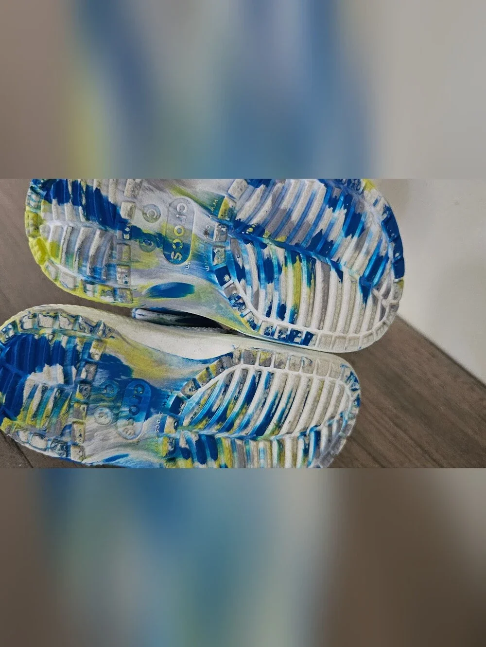 CROCS Kids Blue, Yellow & White Batman Charm Tie-Dye Clogs Baby Infant 6